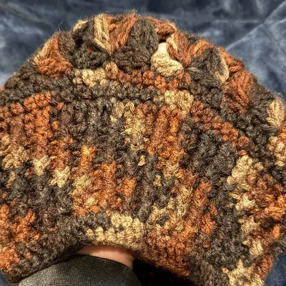 Handmade Crochet Leaf Beret - Picture 9 of 9